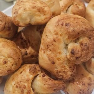 Knot with Cheese (Pan con Grasa con Queso)